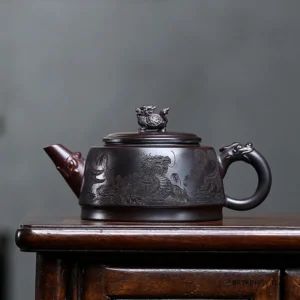 Yixing Handmade Purple Clay Teapot Hand-carved Dragon Pattern Tea Pot Beauty Tea Infuser Kettle Chinese Zisha Teaware 320ml